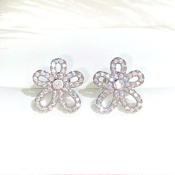 New 925 Silver Diamond Flower Studs - Picture 2 of 5